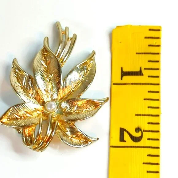 Vintage H&M Gold-Tone Leaf Brooch Pin With Faux Pearl Accent - Picture 5 of 5